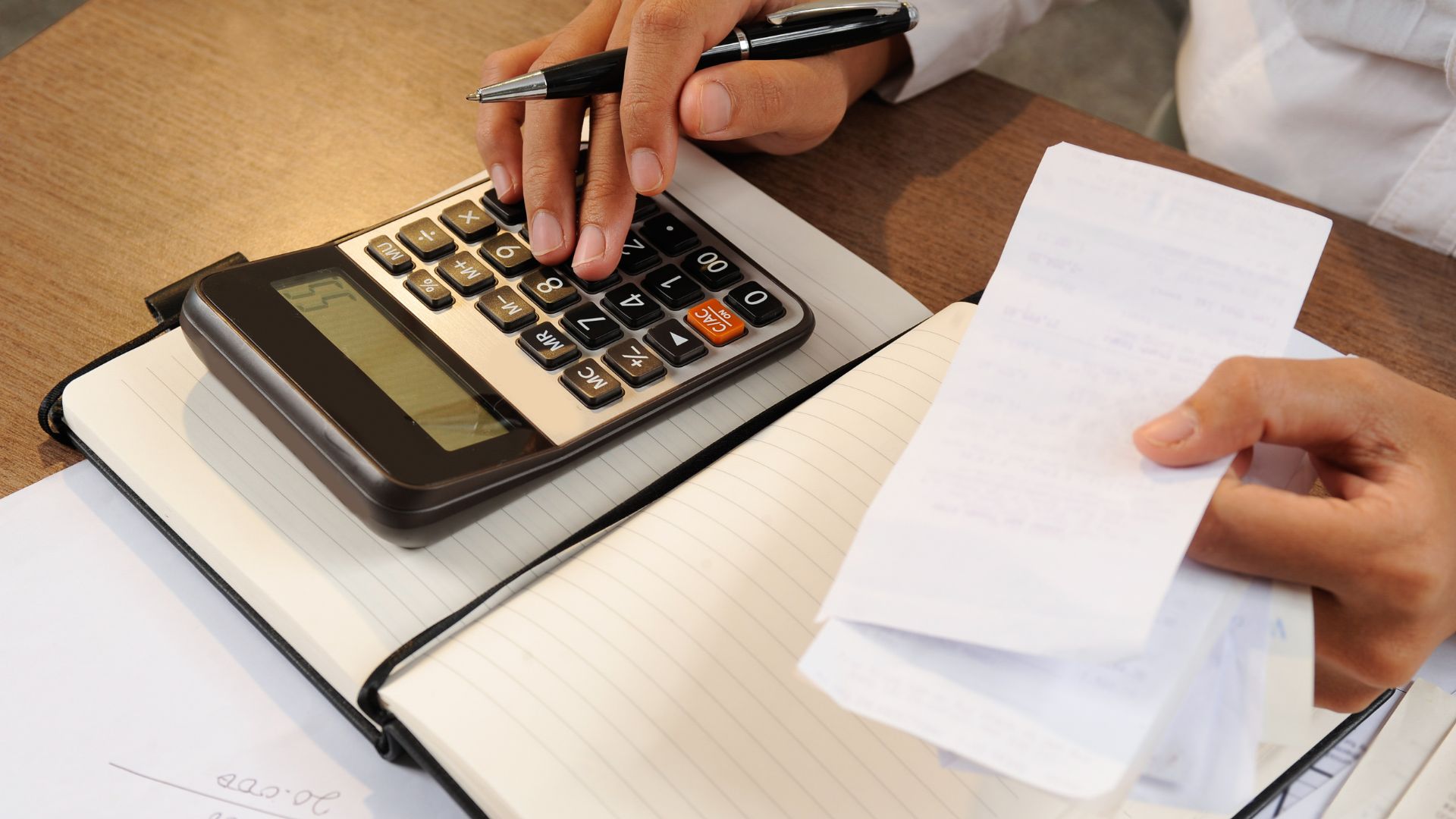 Cara Membaca Laporan Keuangan Bulanan dengan Lebih Efektif: Panduan Praktis untuk UMKM